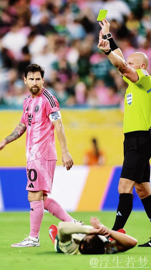 梅西陷入争议：与对手教练冲突并怒斥主裁为懦夫