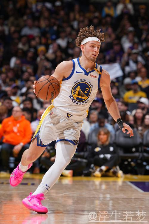 库里妙传助攻 波杰姆斯基双手灌篮 库里妙传助攻 波杰姆斯基双手灌篮